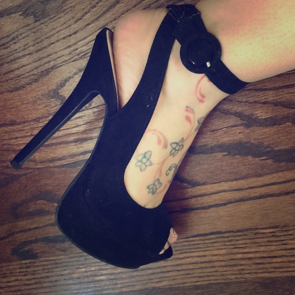 Black suede pinup style platform shoe